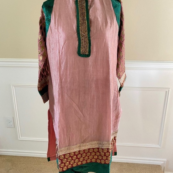 Indian/Pakistani Suit - Picture 2 of 6